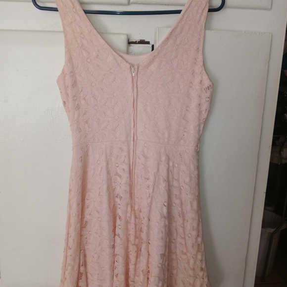 Beautiful Dress - Picture 5 of 9